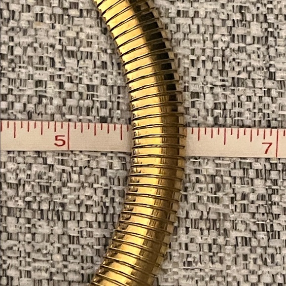 Vintage Avon Gold Tone Flexible Omega Choker Necklace - Picture 6 of 6